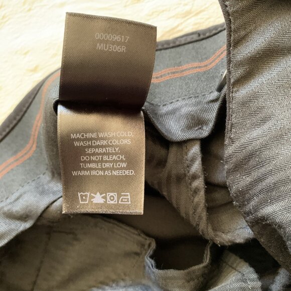 Men's Black Dress Pants - 36 x 32 - 74% Polyester / 21% Rayon / 5% Spandex - Picture 6 of 11